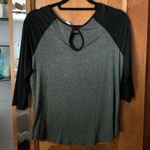 Tilly's Tops - Bear Graphic tee Tilly's Tops - Bear Graphic tee